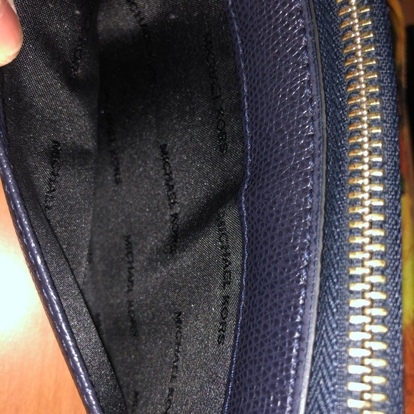 Michael Kors leather zip around wallet. - Picture 4 of 8